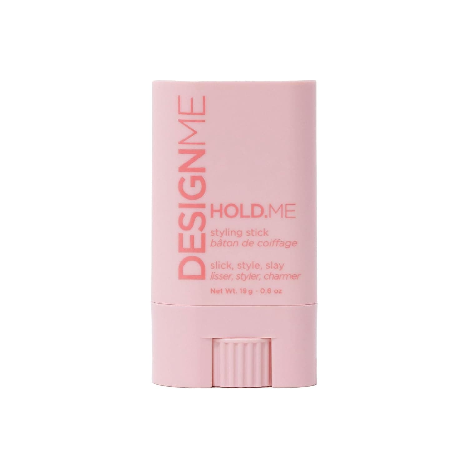 Vu sur Bella Ramsey :  Bâton de cire capillaire HOLD.ME de Design Me