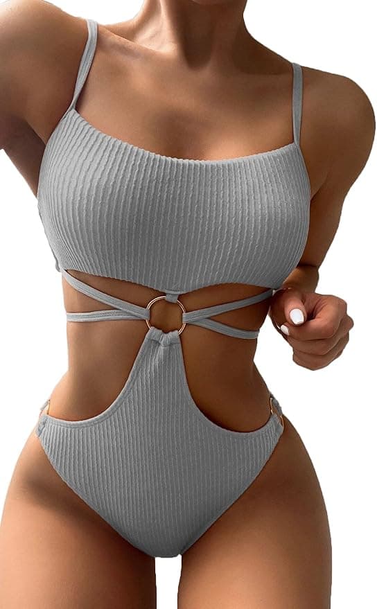 Maillot de bain à découpes avec anneau FlatterMe