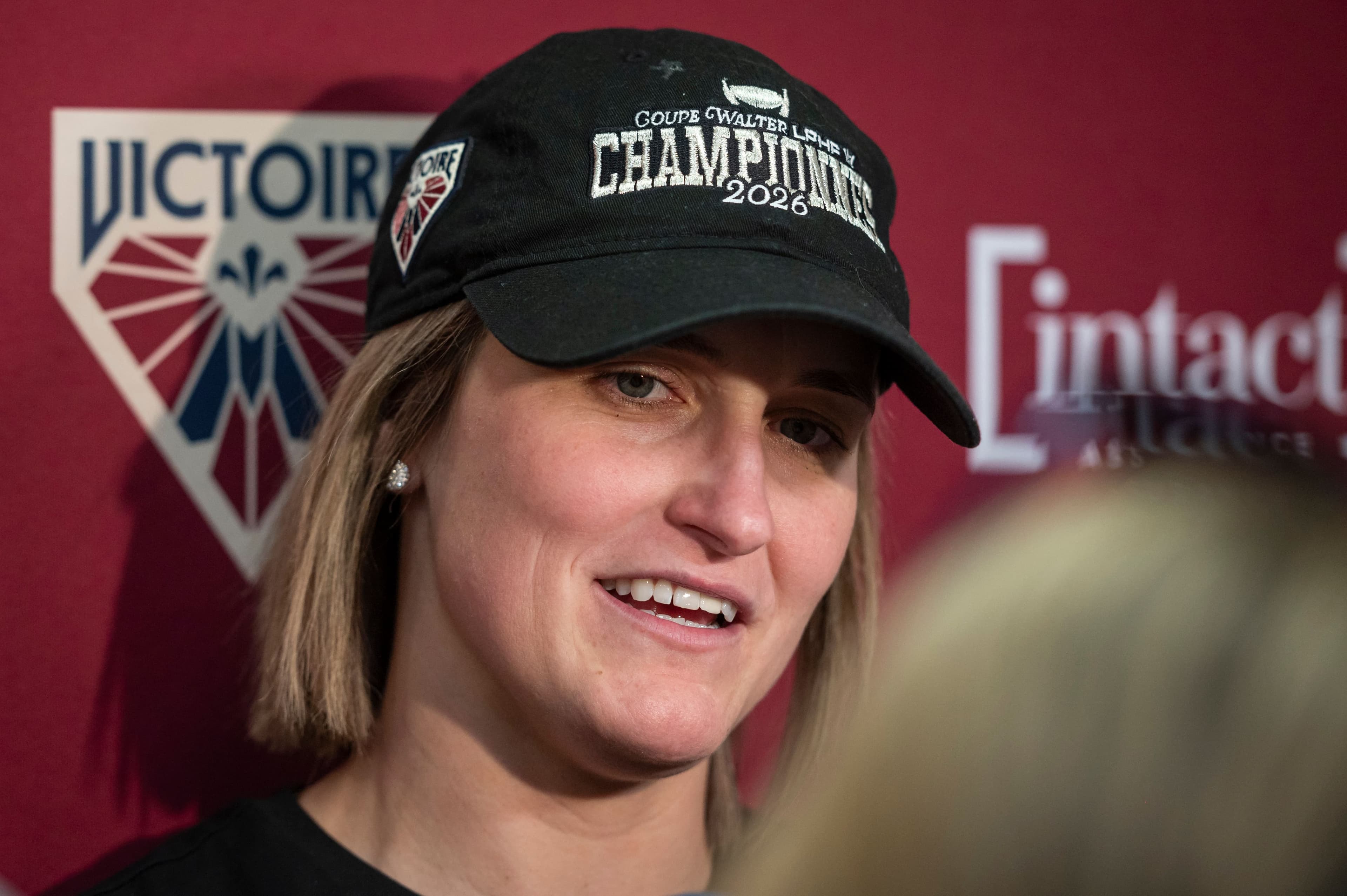 Marie-Philip Poulin lors du bilan de fin de saison de la Victoire de Montréal, championnes de la Coupe Walter 2026, à Montréal, le mercredi 27 mai 2026. 
Photo Agence QMI, JOEL LEMAY
