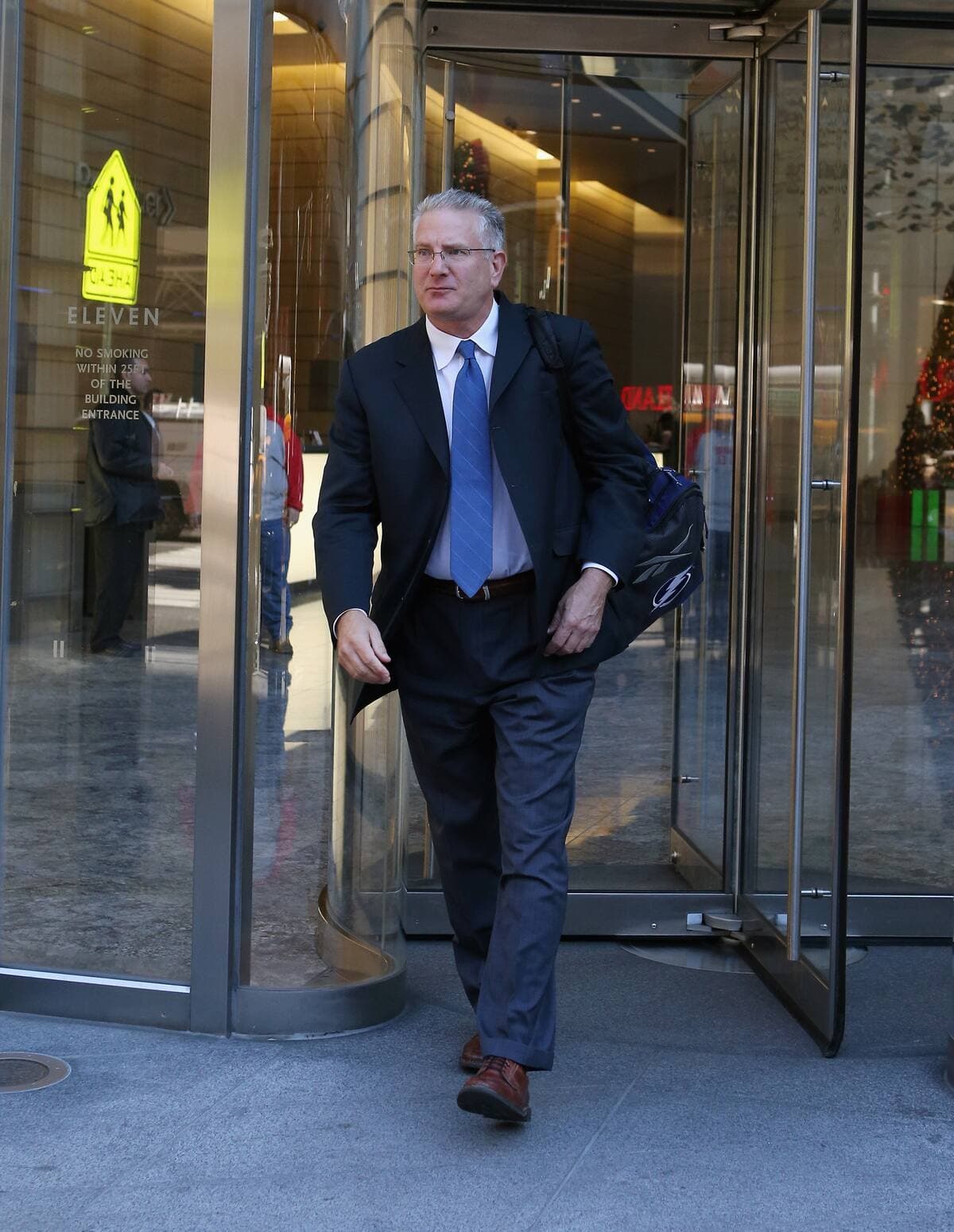 Tod Leiweke à sa sortie d’une rencontre des gouverneurs de la LNH.