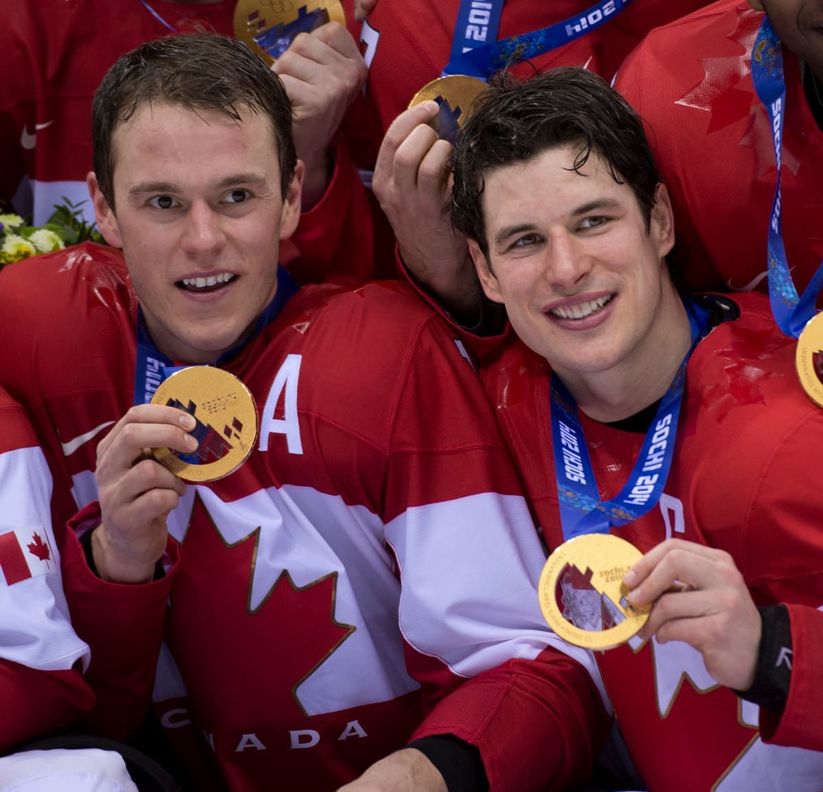 Jonathan Toews et Sidney Crosby, médaillés d'or aux Jeux olympiques de Sotchi, en Russie, en 2014.