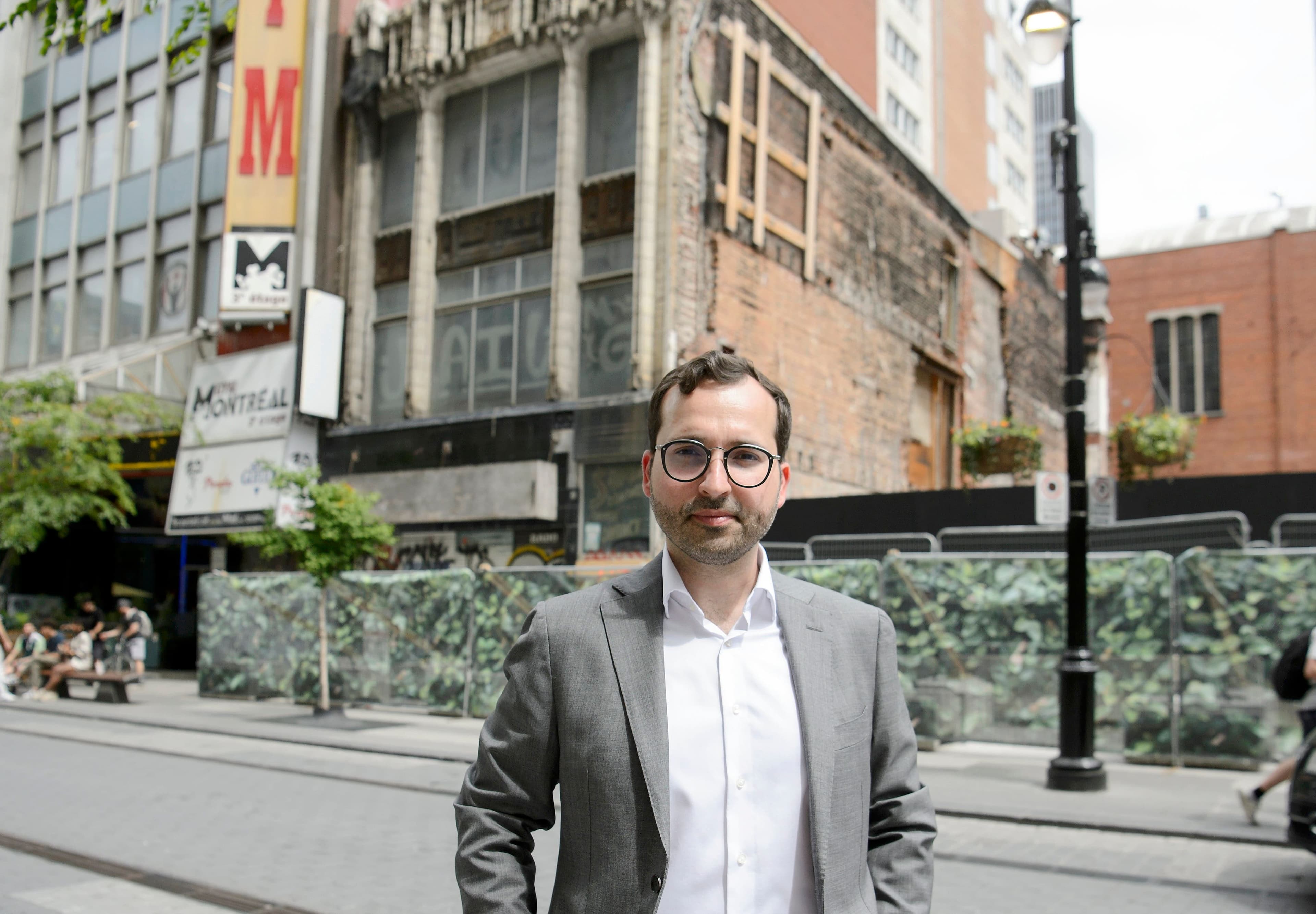 Selon le directeur de Montréal Centre-Ville, Glenn Castanheira, il ne faut pas négliger l'impact des bâtiments abandonnés sur la vitalité commerciale à Montréal.

BEN PELOSSE / LE JOURNAL DE MONTRÉAL