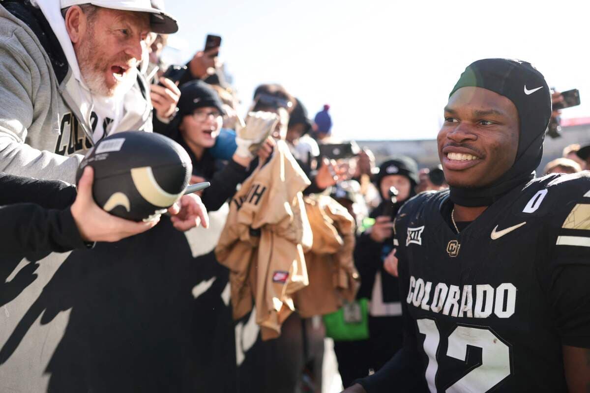 Travis Hunter est devenu un véritable phénomène à l’Université du Colorado en raison de ses prouesses rares, autant à l’attaque qu’en défense.