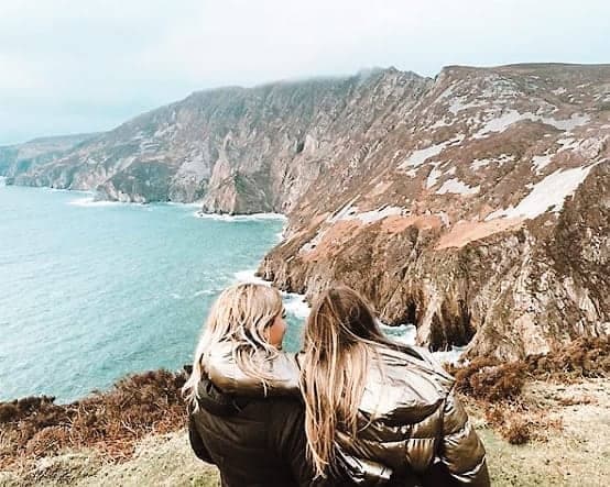 Sur la côte sauvage de l’Irlande, entre terre et mer