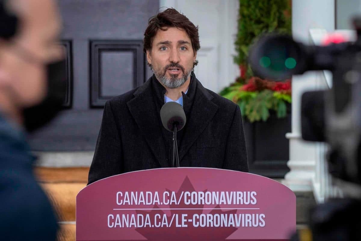 Le premier ministre du Canada, Justin Trudeau, devant sa résidence de Rideau Cottage.