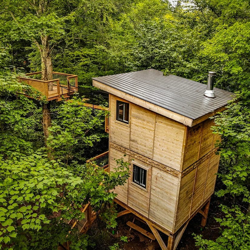 Cabanes dans les arbres, décrocher aux Laurentides