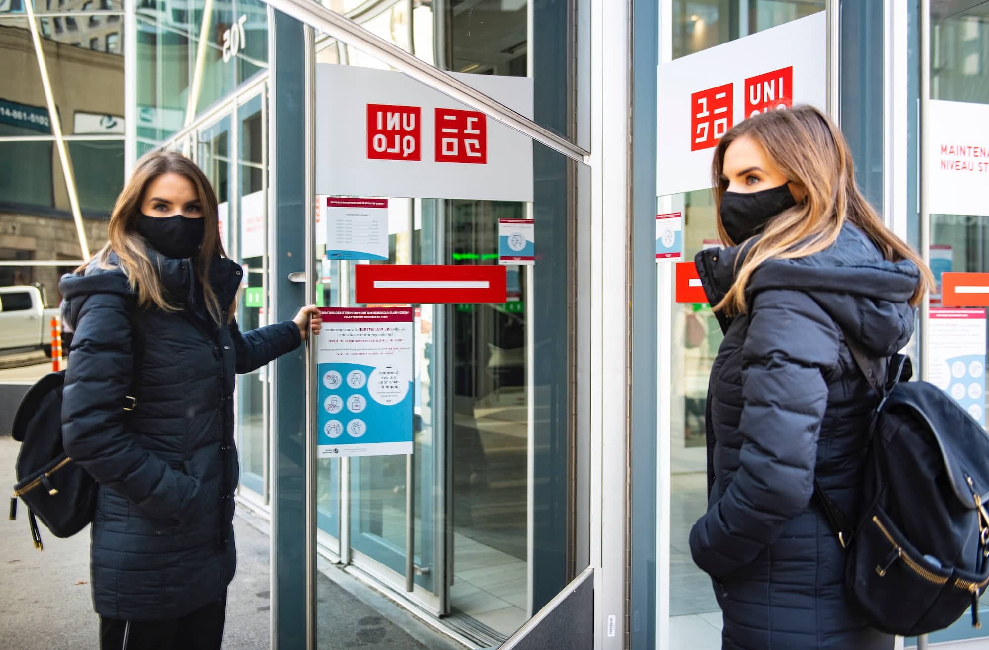 La journaliste Marie-Lise Mormina aux portes du nouveau UNIQLO du Centre Eaton à Montréal