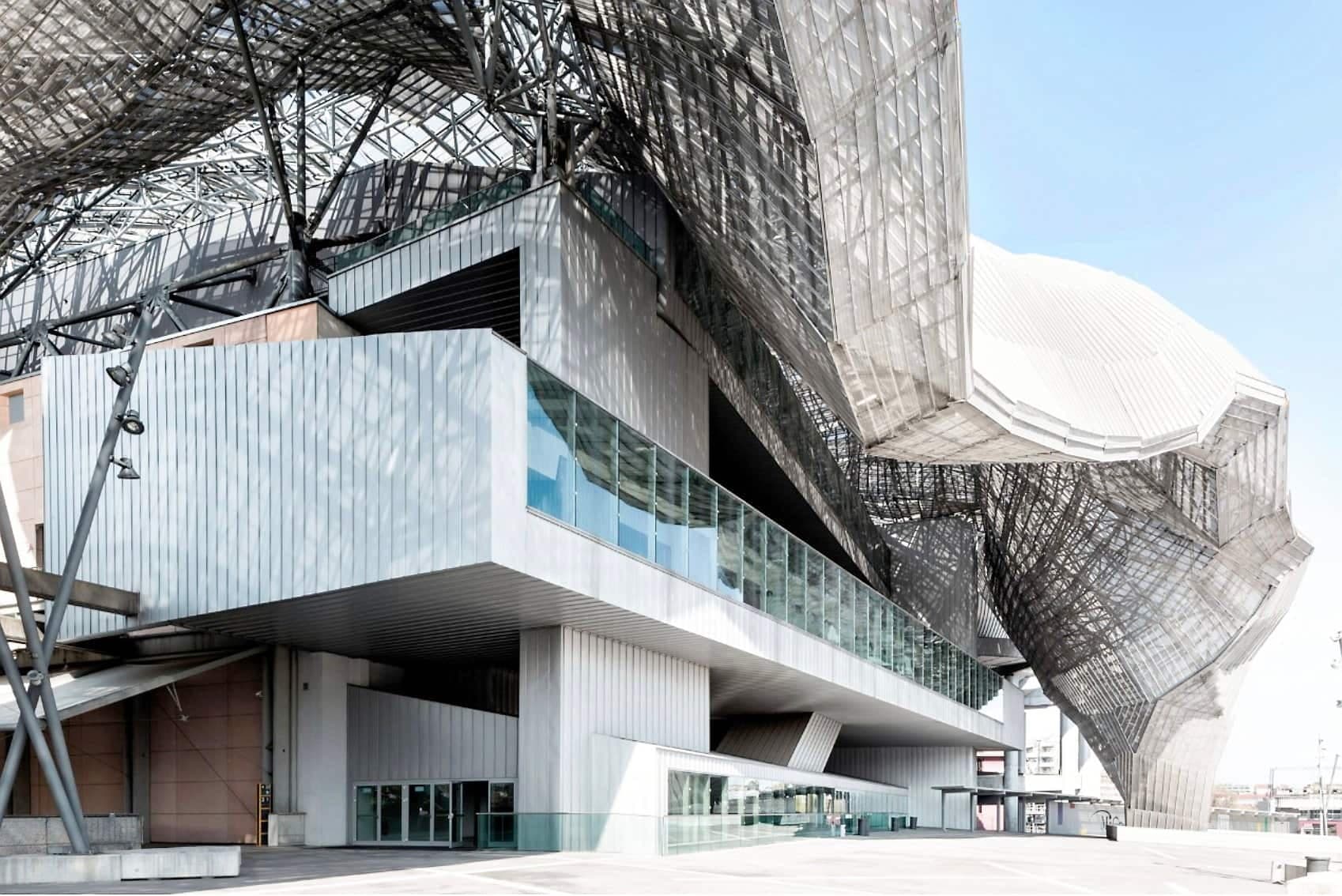 La Fiera Milano – le centre de foires – a été transformée pour accueillir certaines épreuves des Jeux olympiques de Milan, dont le patinage de vitesse sur longue piste.