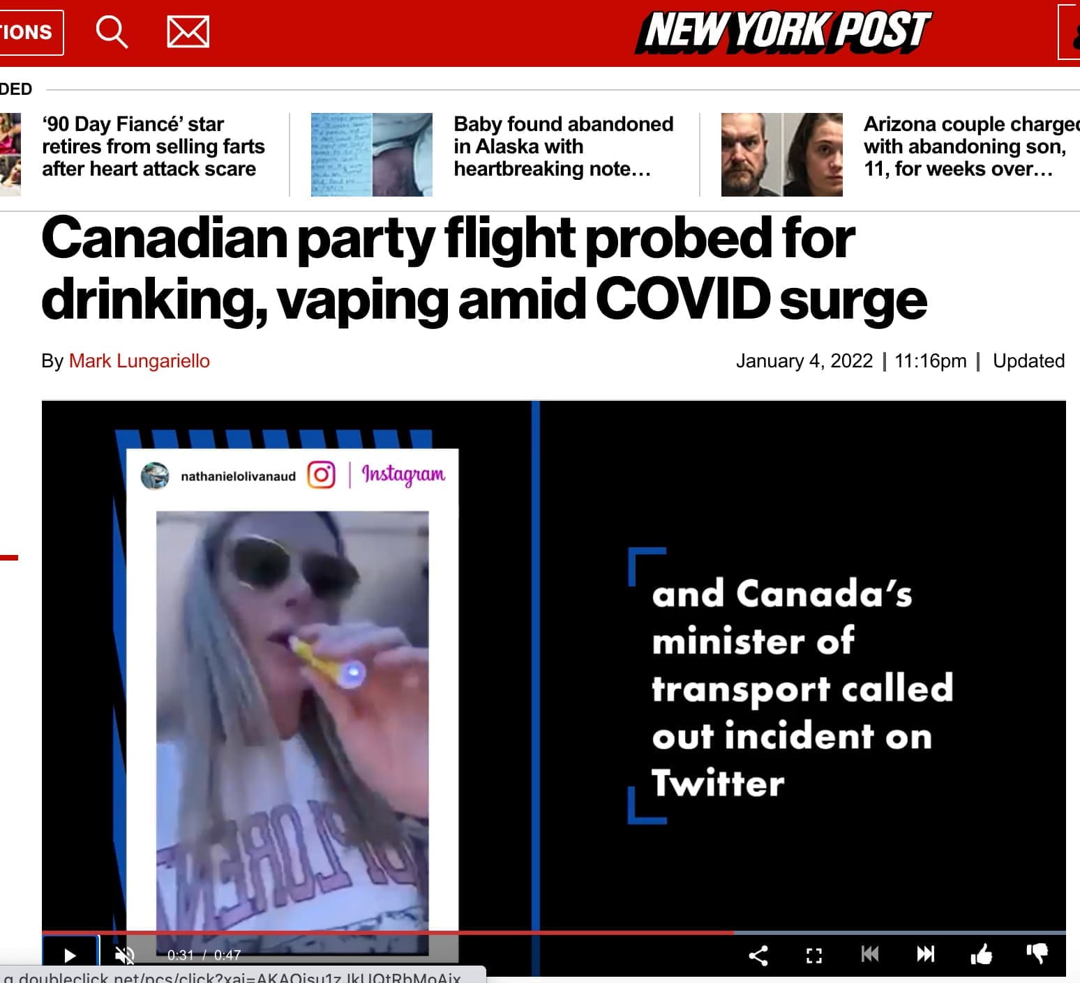 Le visage de Vanessa Sicotte en train de fumer une cigarette électronique dans un avion de Sunwing a fait les manchettes du Daily Mail UK, du New York Post et de TMZ. Crédit: Captures d'écran / NY POST