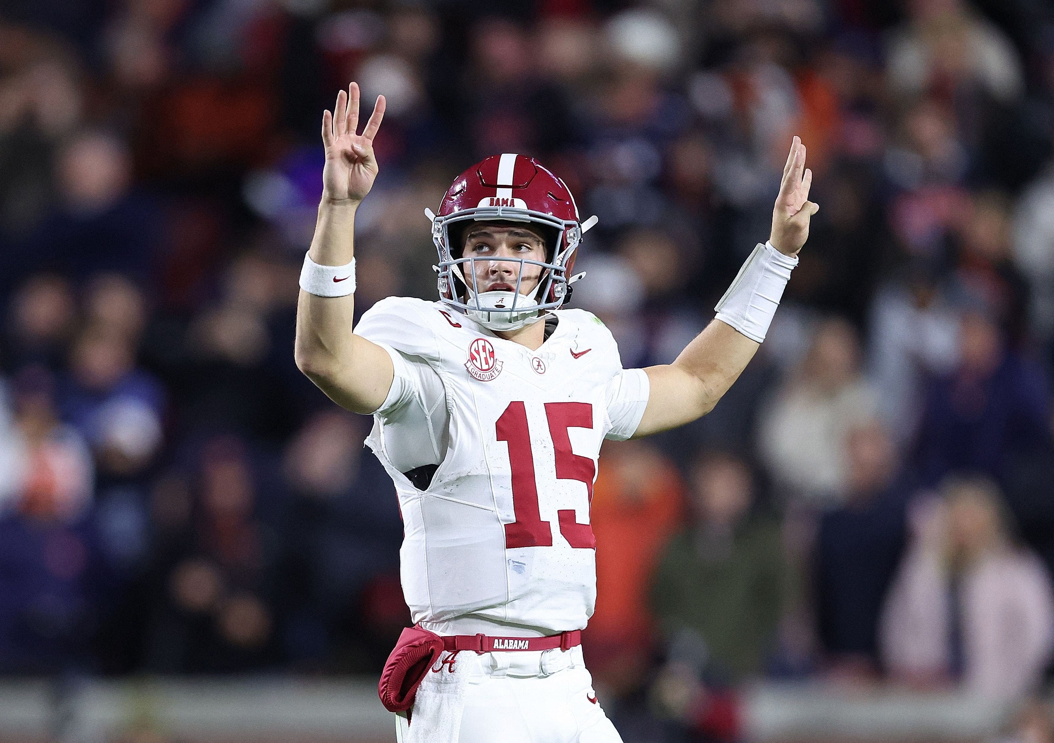 Le quart-arrière du Crimson Tide de l’Université de l’Alabama Ty Simpson souhaite se racheter pour une fin de saison en dents de scie.