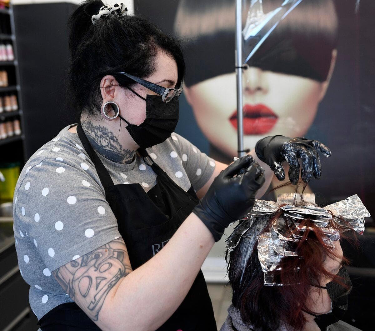 Stéphanie Miville du salon Est-ce qu’on te coiffe? des Halles Sainte-Foy faisait le bonheur de ses clientes après plusieurs semaines de fermeture.