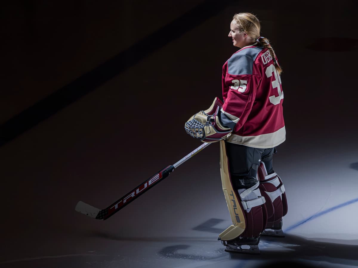 Ann-Renée Desbiens lors de la présentation des joueuses avant le match entre l’équipe de Boston et celle de Montréal à l’Auditorium de Verdun le samedi 13 janvier 2024.