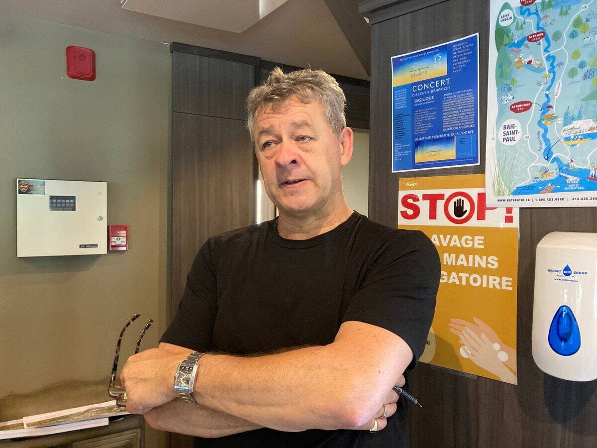 Le propriétaire du restaurant Le Montagnais, Claude Ménard, déplore les nombreux changements de plan pour la venue du pape.
