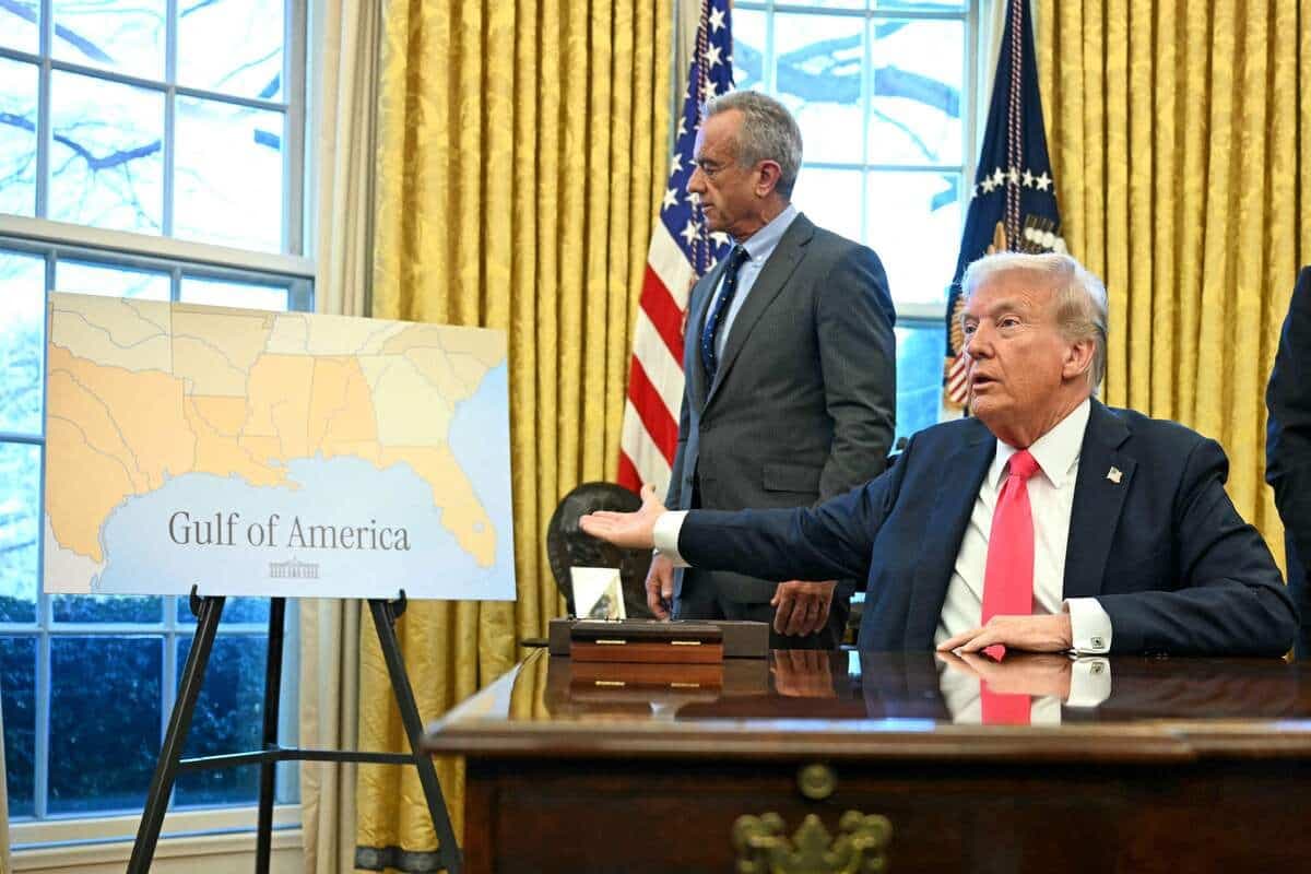 Le président américain Donald Trump et son secrétaire à la santé, Robert F. Kennedy Jr.