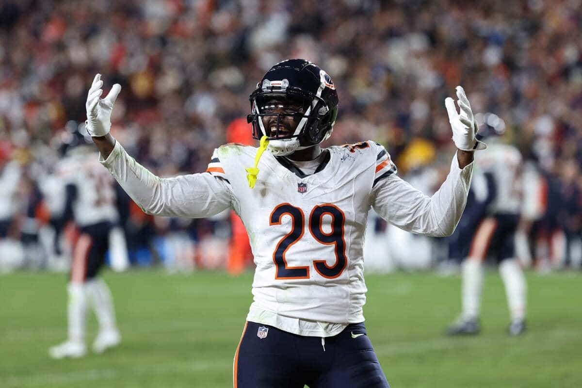 Croyant que les Bears allaient se sauver de Washington avec la victoire, Tyrique Stevenson s'est amusé à se moquer des spectateurs même si un jeu important se déroulait.