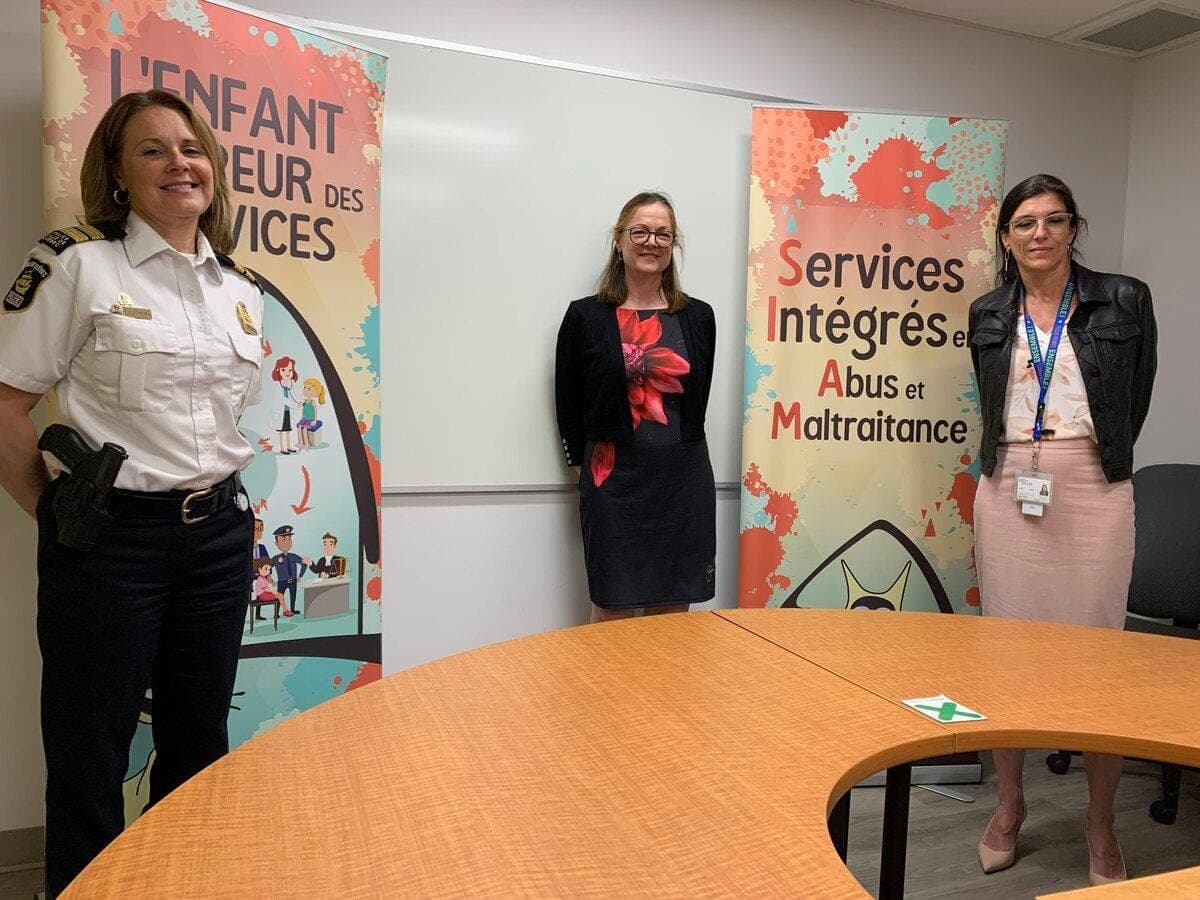 Nathalie Thériault, capitaine du SPVQ, Nadine Dubois, procureure en chef adjointe du bureau de Québec du DPCP, et Véronique Fontaine, de la DPJ