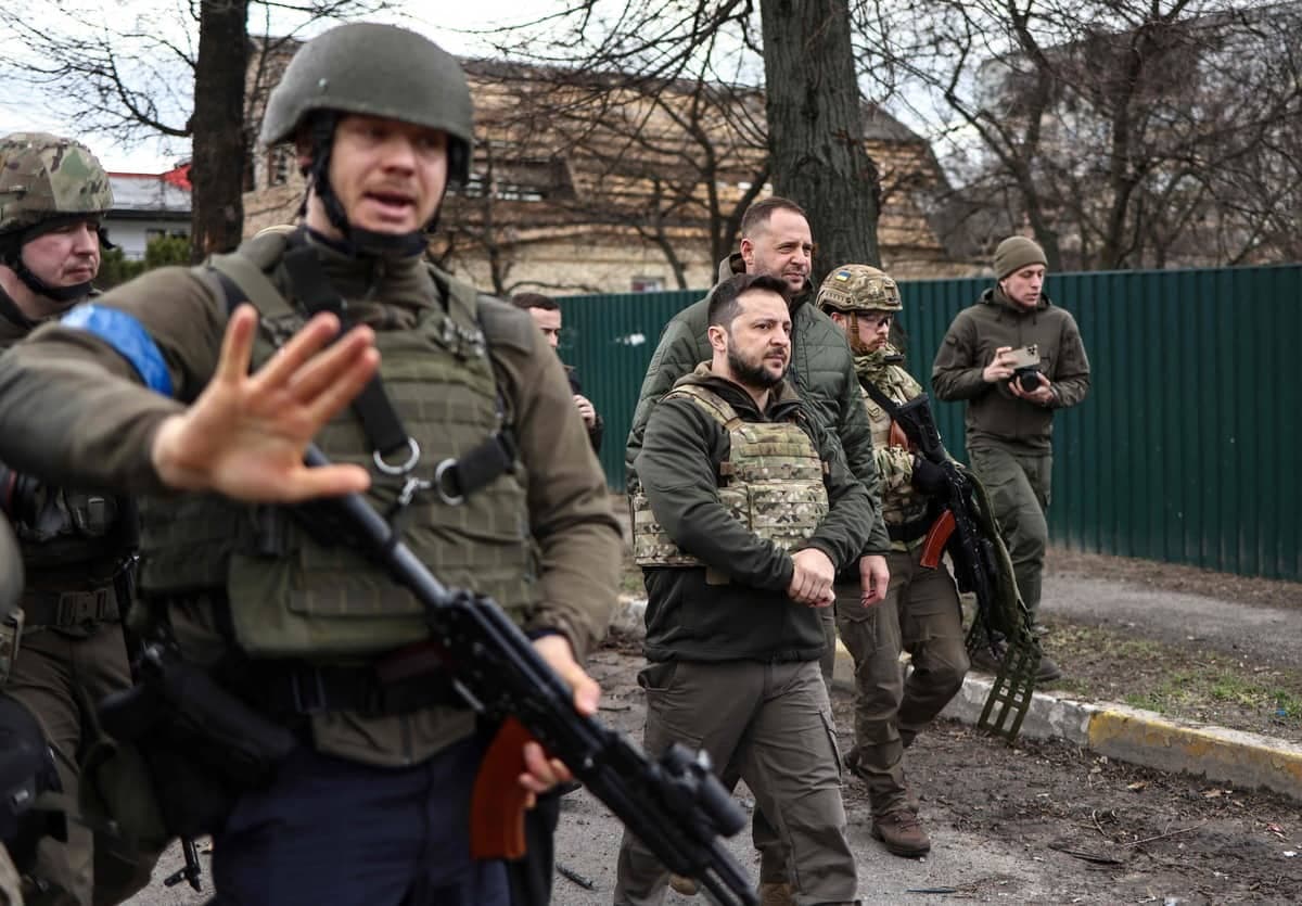 Le président ukrainien continue de multiplier les appels à l’OTAN et à la communauté internationale, de l’aider beaucoup plus concrètement à sauver son peuple du carnage.