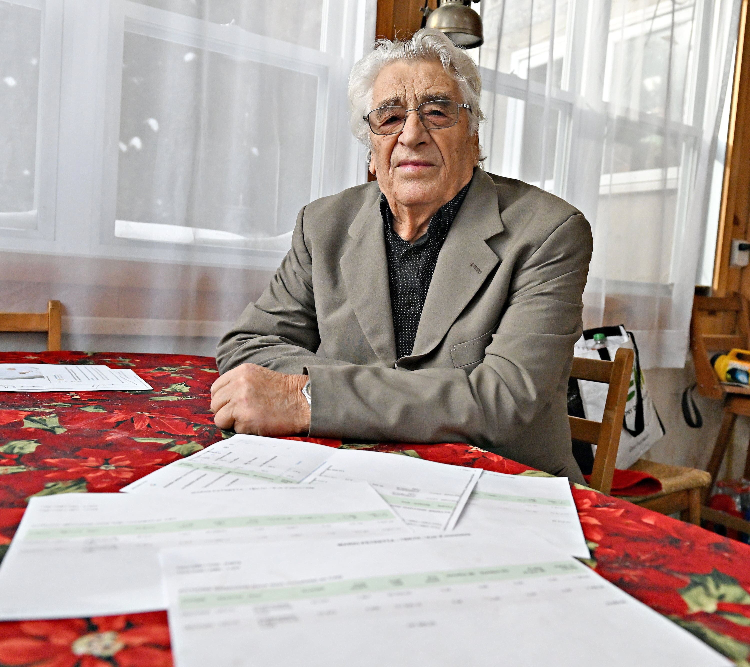 Mario Petretta, 90 ans, a perdu plus de 140 000 $ en investissant dans Lion Électrique, un constructeur québécois d'autobus et de camions électriques qui est insolvable depuis le mois dernier.