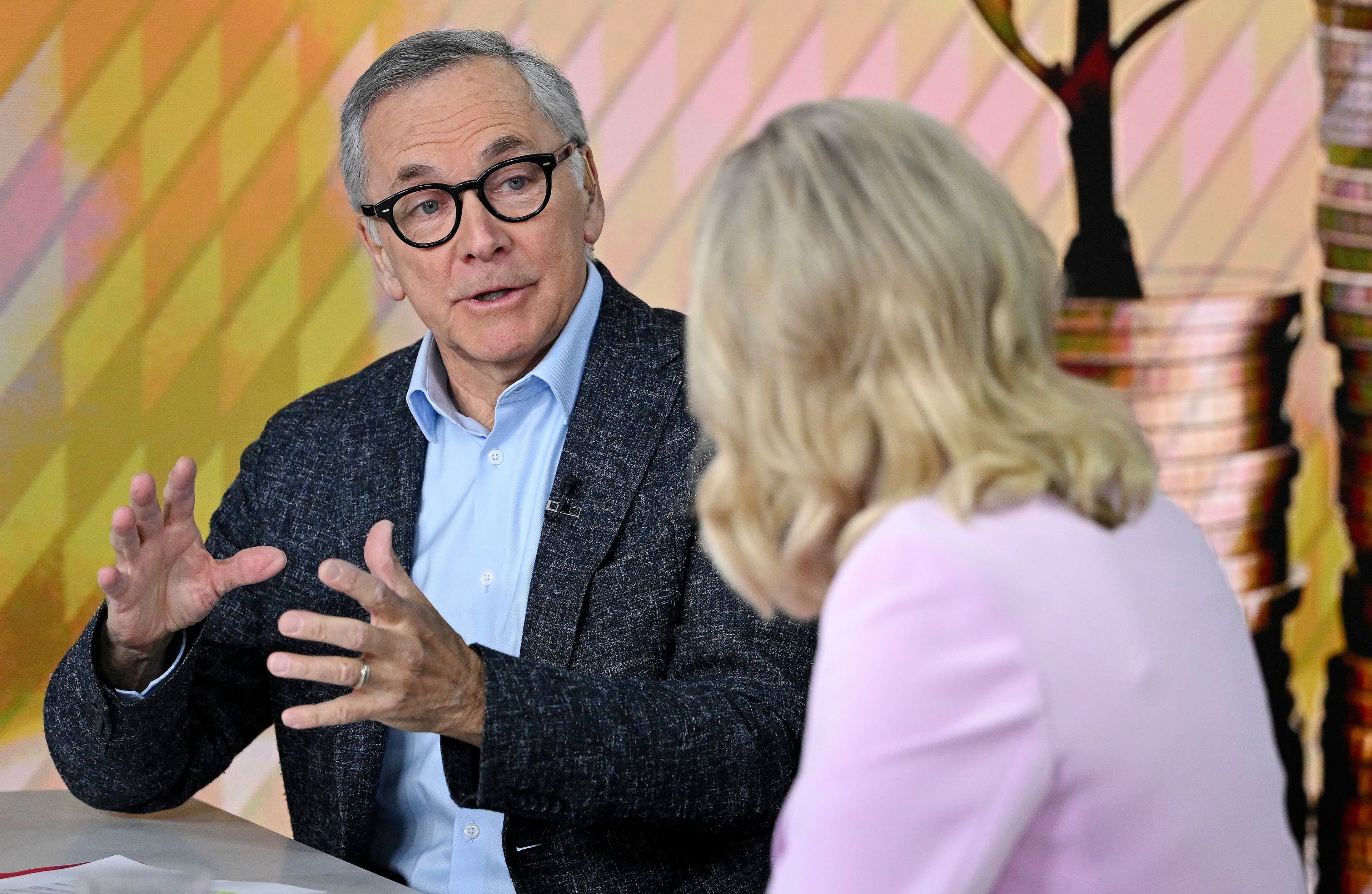 Georges Pothier avec Eve-Marie Lortie sur les nouvelles économiques de la semaine dans le cadre de l’émission «Salut Bonjour» le jeudi 19 mars 2026. PHOTO MARTIN CHEVALIER