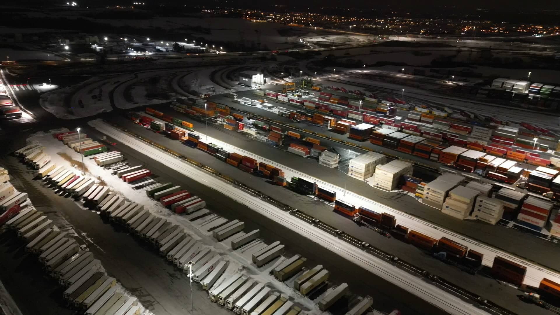 J.E. s’est rendu à Brampton, en Ontario, pour effectuer un reportage sur les chauffeurs au rabais.