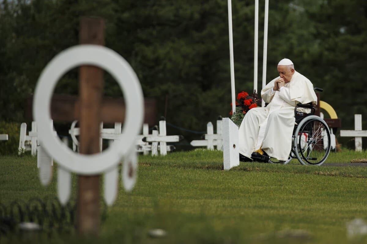 Le pape François au cimetière d’Ermineskin.