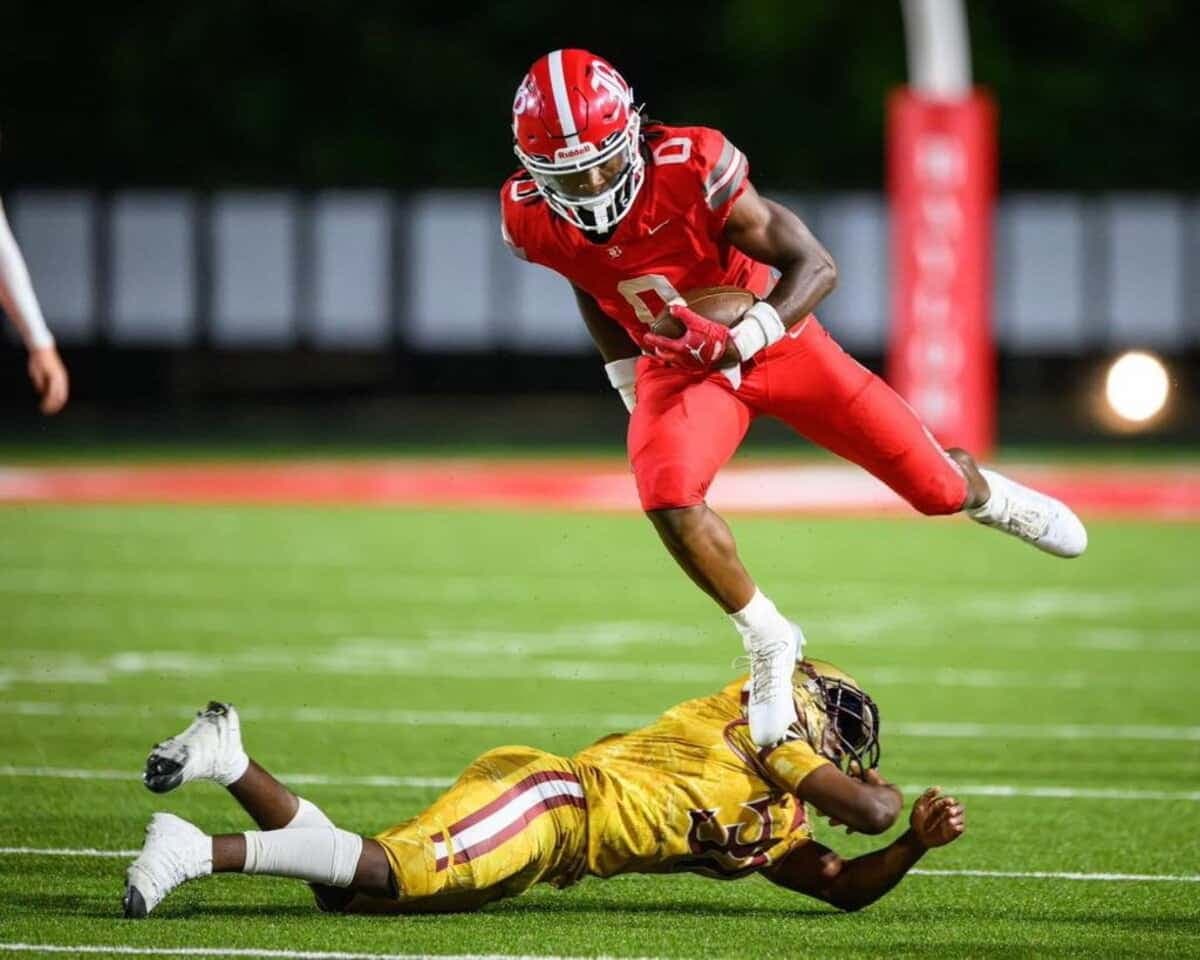 Depuis qu'il évolue à Baylor, au Tennessee, le porteur de ballon David Gabriel Georges continue d'écraser la compétition.