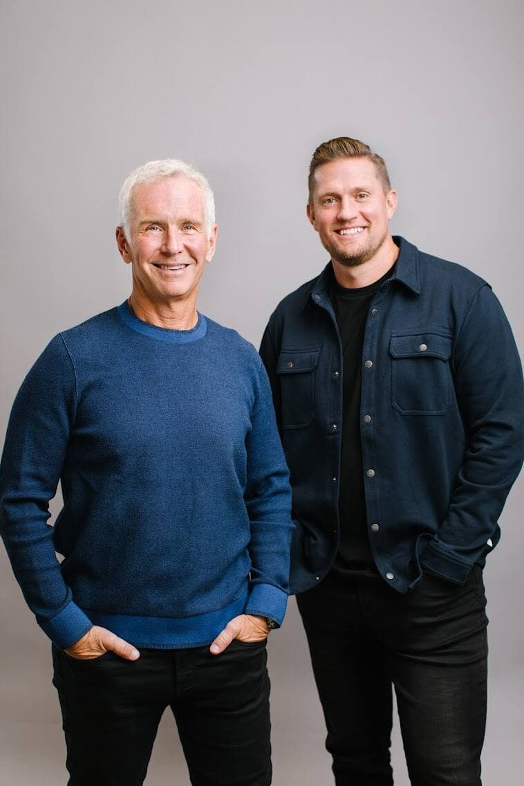 Dustin Jones et son partenaire Greg Freihofner.