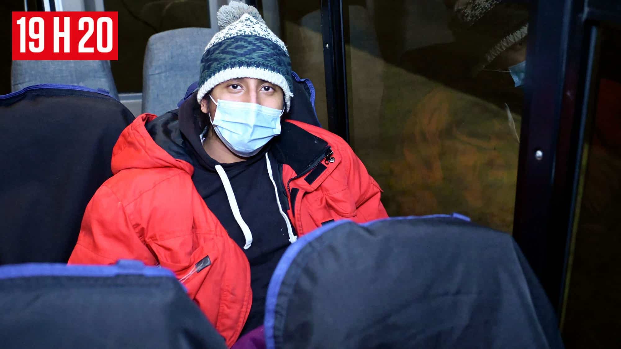Avec un sac pour seul bagage, Francisco Gutiérrez Hernandez a passé la nuit dans une halte-chaleur.
