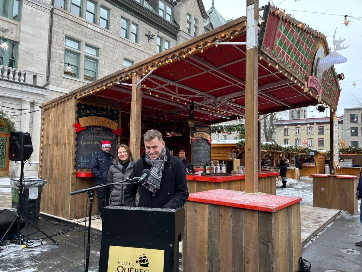 Mercredi en fin de matinée, le maire Marchand a dressé un bilan positif des grands événements de 2022 à Québec et il a présenté les perspectives de 2023. Il s’est félicité de constater la reprise évènementielle depuis le printemps 2022 à la suite de l’assouplissement des mesures sanitaires et il a renouvelé son désir de tenir des événements dans tous les arrondissements et non pas seulement au centre-ville.