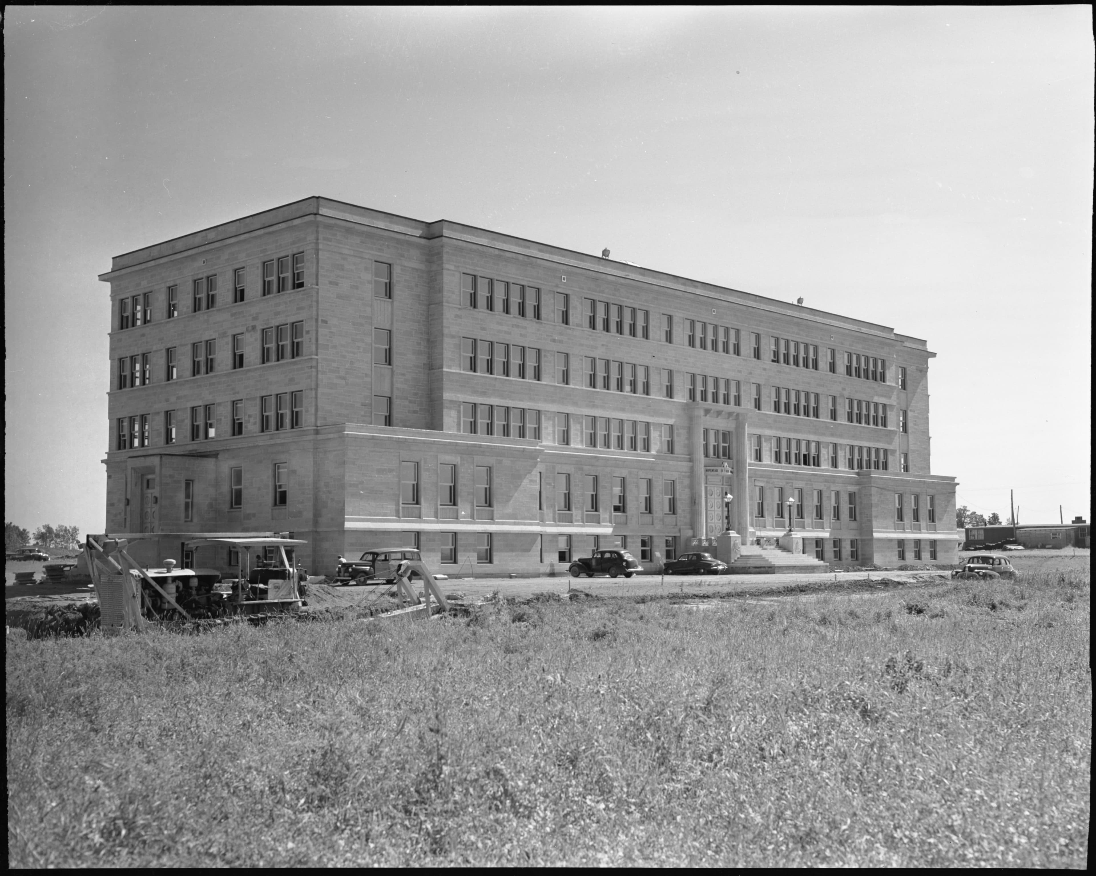 Façade de la Faculté d’arpentage et de génie forestier.