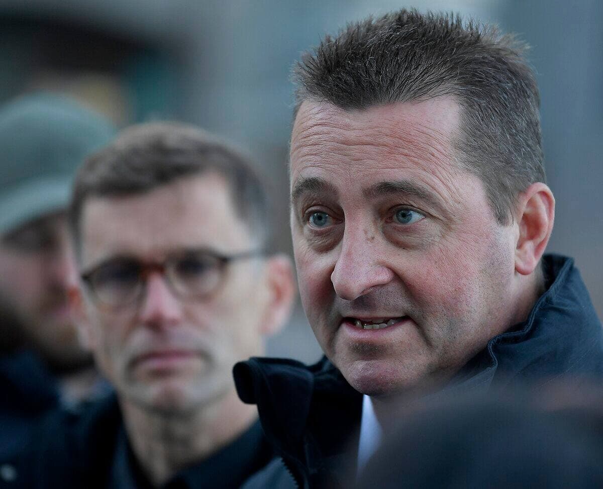 Le chef du SPVQ, Denis Turcotte, en compagnie du maire de Québec, Bruno Marchand