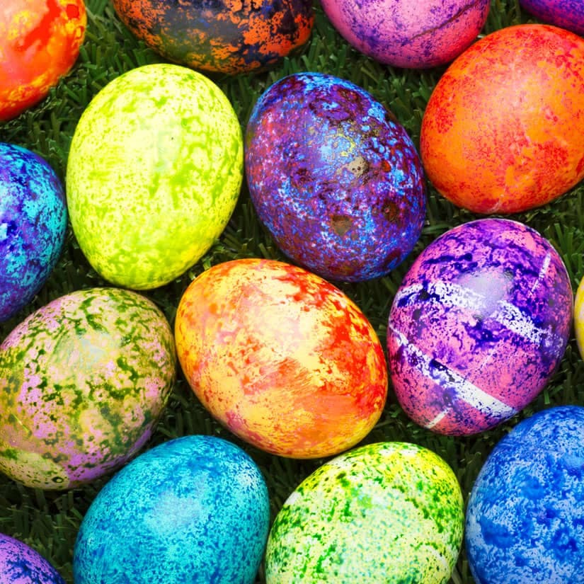 10 idées amusantes pour décorer nos oeufs de Pâqu