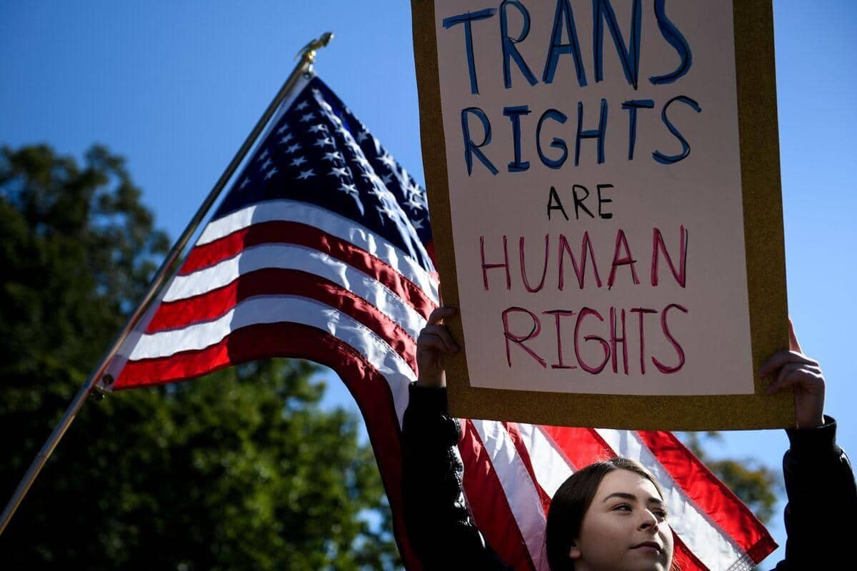 Une militante de la communauté LGBTQ lors d'une manifestation contre l'administration Trump. Le 22 octobre 2018 à Washington