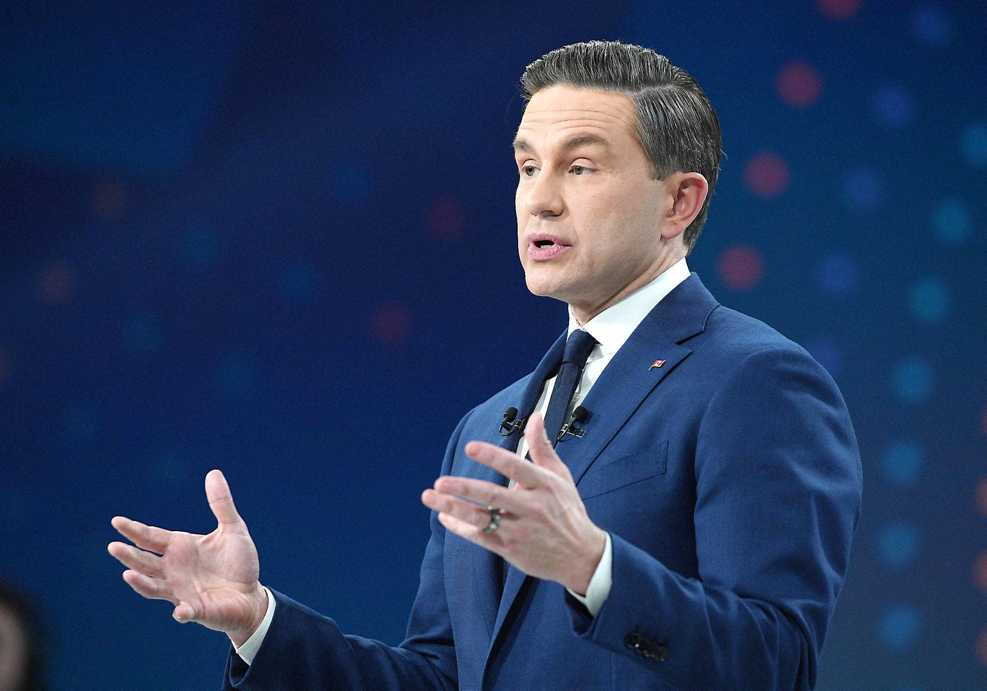 Si d’autres députés conservateurs devaient succomber bientôt à leur tour au parfum enivrant du cuir douillet des banquettes libérales, la fin de l’ère Poilievre pourrait s’en voir accélérée.