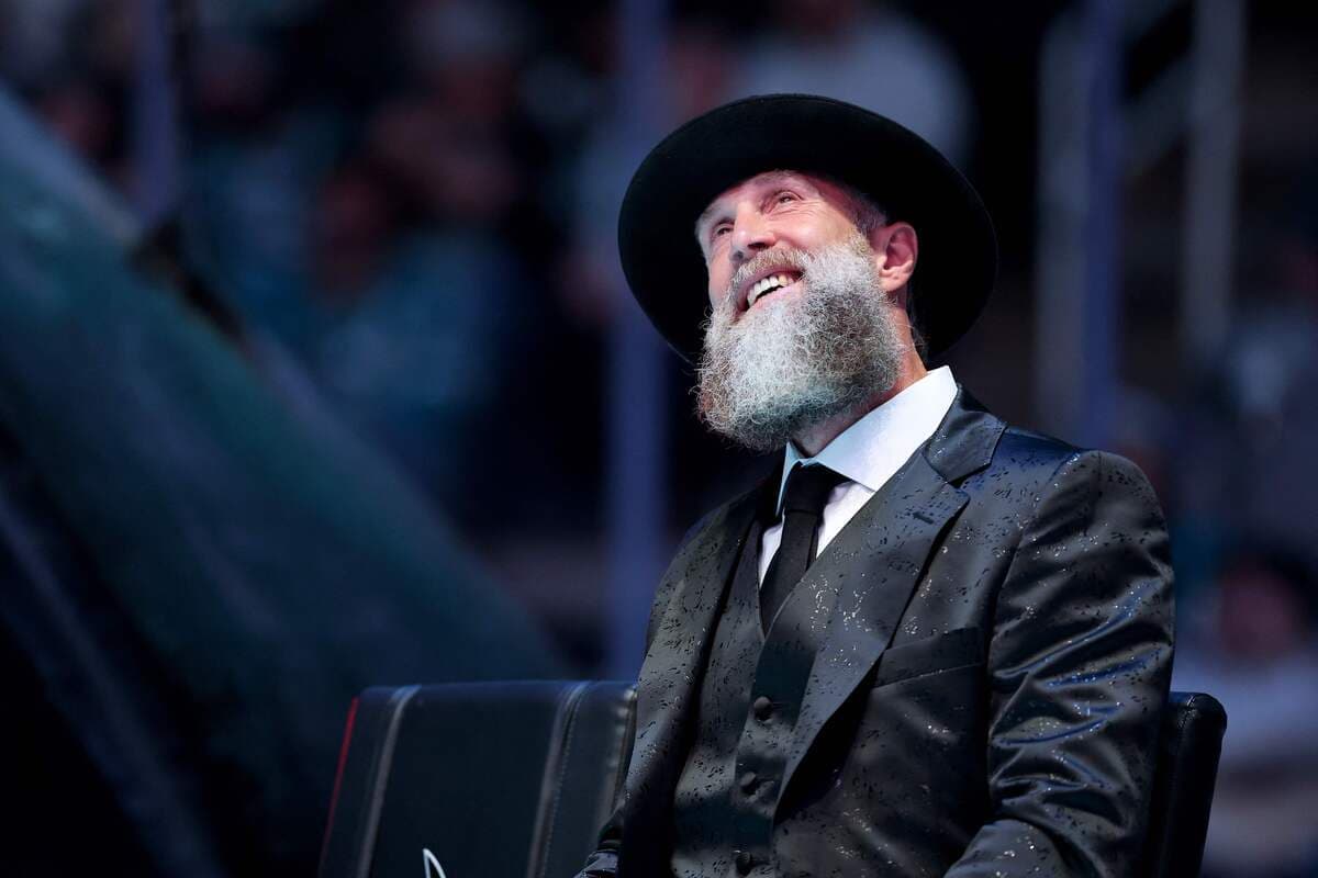 Joe Thornton lors de la cérémonie de retrait de son chandail numéro 19 par les Sharks de San Jose, en novembre dernier.
