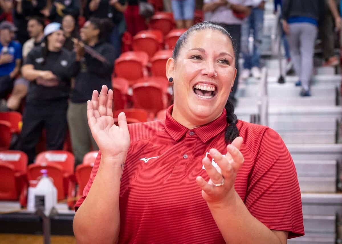 L'entraîneure canadienne Shannon Winzer affichait son plus beau sourire quand le Canada a défait Porto-Rico en trois manches, mercredi, à l'occasion du Championnat continental.