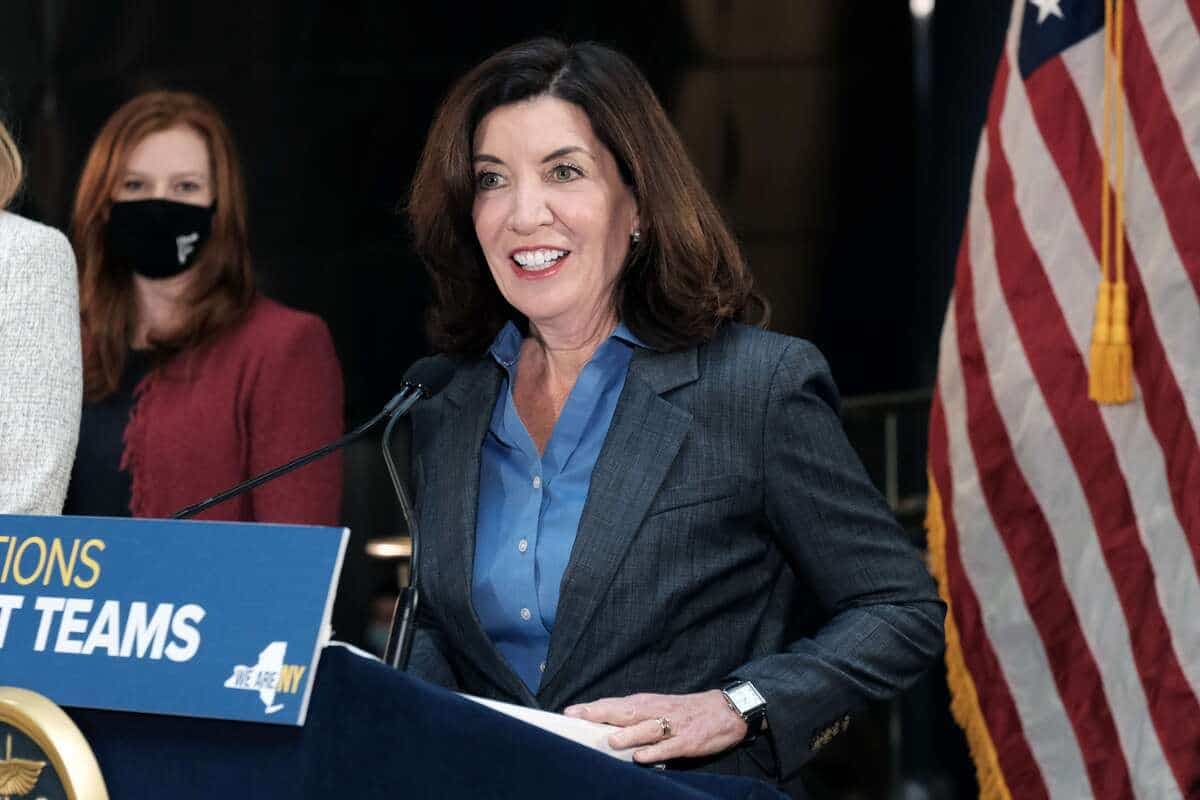 La gouverneure de l'État de New York, Kathy Hochul