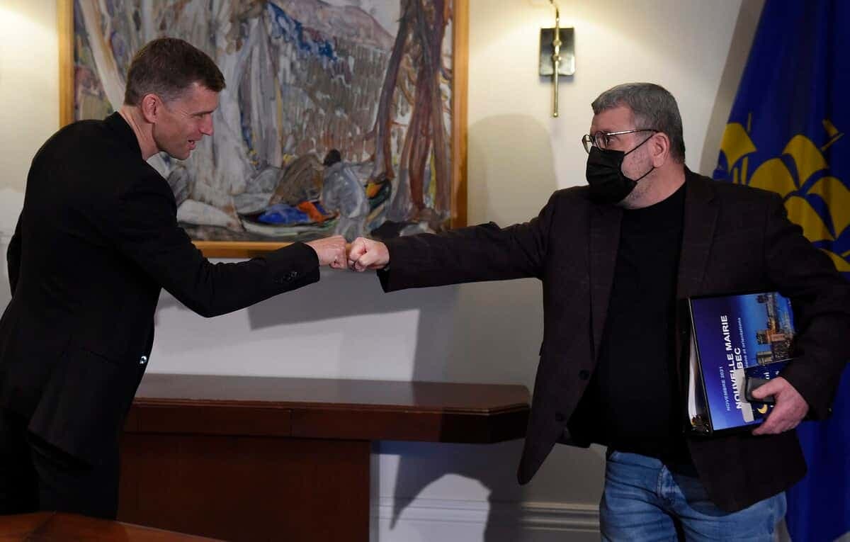 Dans une rencontre d’un peu plus d’une heure, Bruno Marchand et Régis Labeaume ont discuté de la suite des affaires de la Ville, avec l’arrivée d’une nouvelle administration.