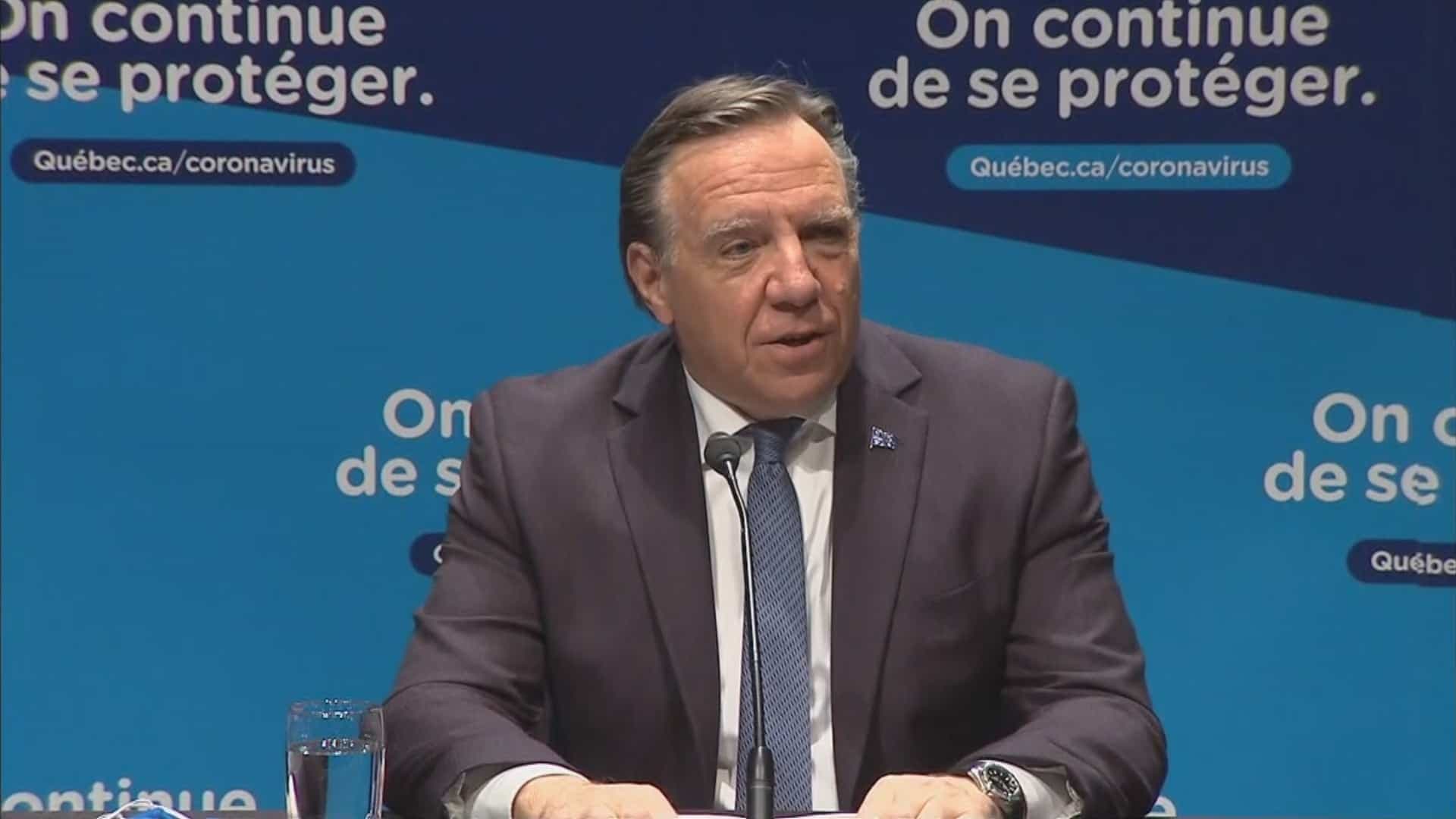 Le premier ministre François Legault a fait savoir, lundi, en conférence de presse à Montréal que les bars, les gyms, les salles à manger des restaurants, les cinémas, les théâtres et les salles de spectacles devront demeurer fermés jusqu’à nouvel ordre.