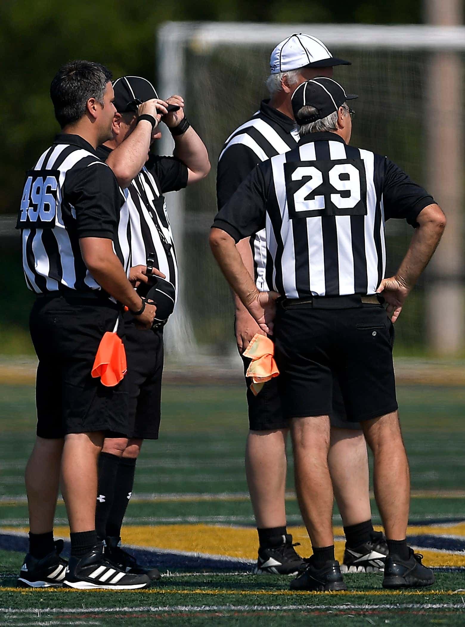 Les arbitres sur la scène du football scolaire québécois sont nombreux à vivre des incidents de violence verbale ou physique.