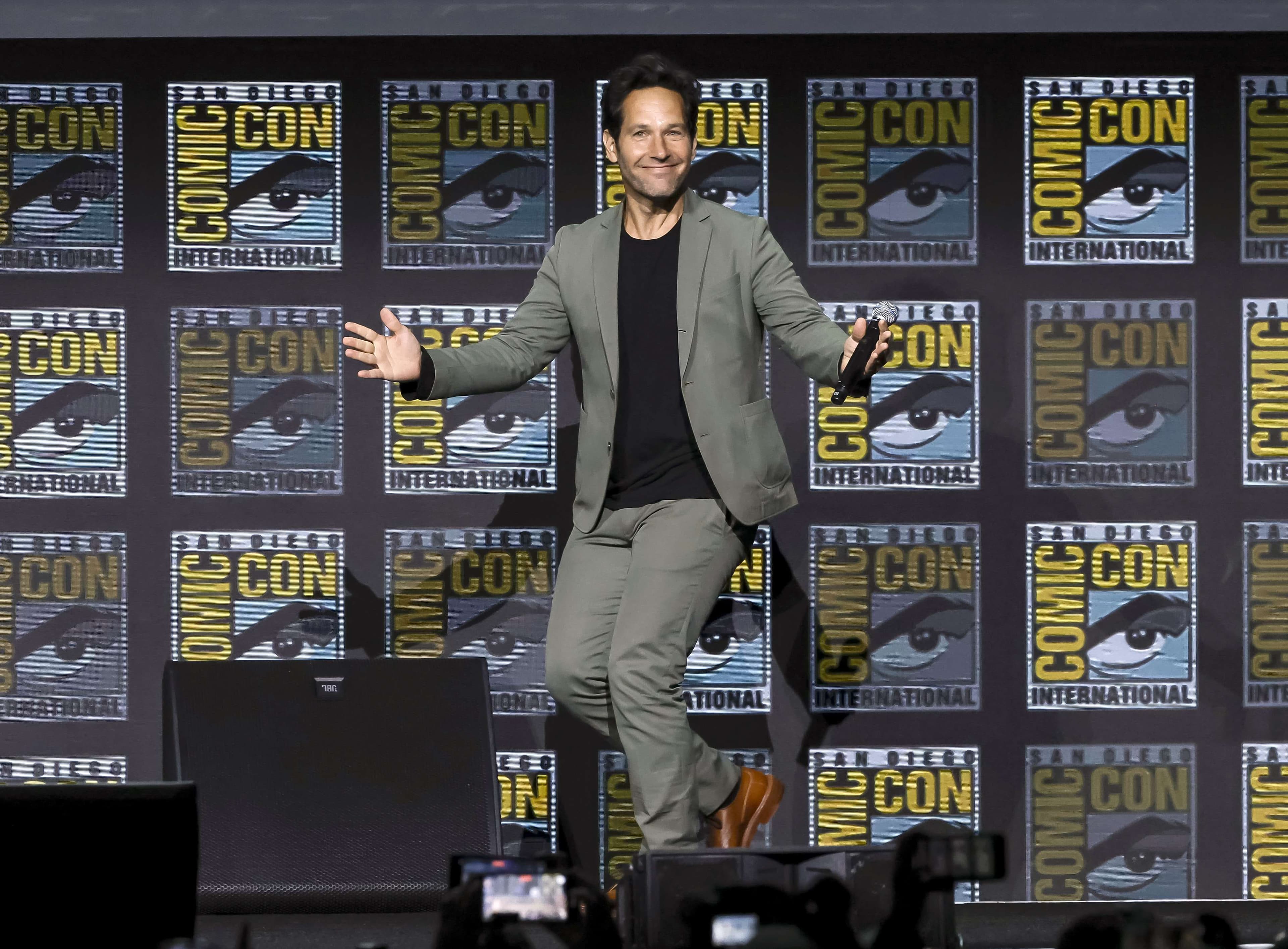 Paul Rudd sur scène lors du panel de Marvel du Comic-Con de San Diego, le 23 juillet 2022.