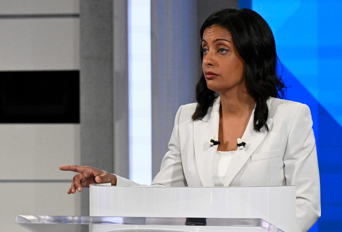 Seule Dominique Anglade, déchaînée comme jamais, enragée même, en jouant de son statut de femme a réussi à freiner les propos des candidats qui l’entouraient.