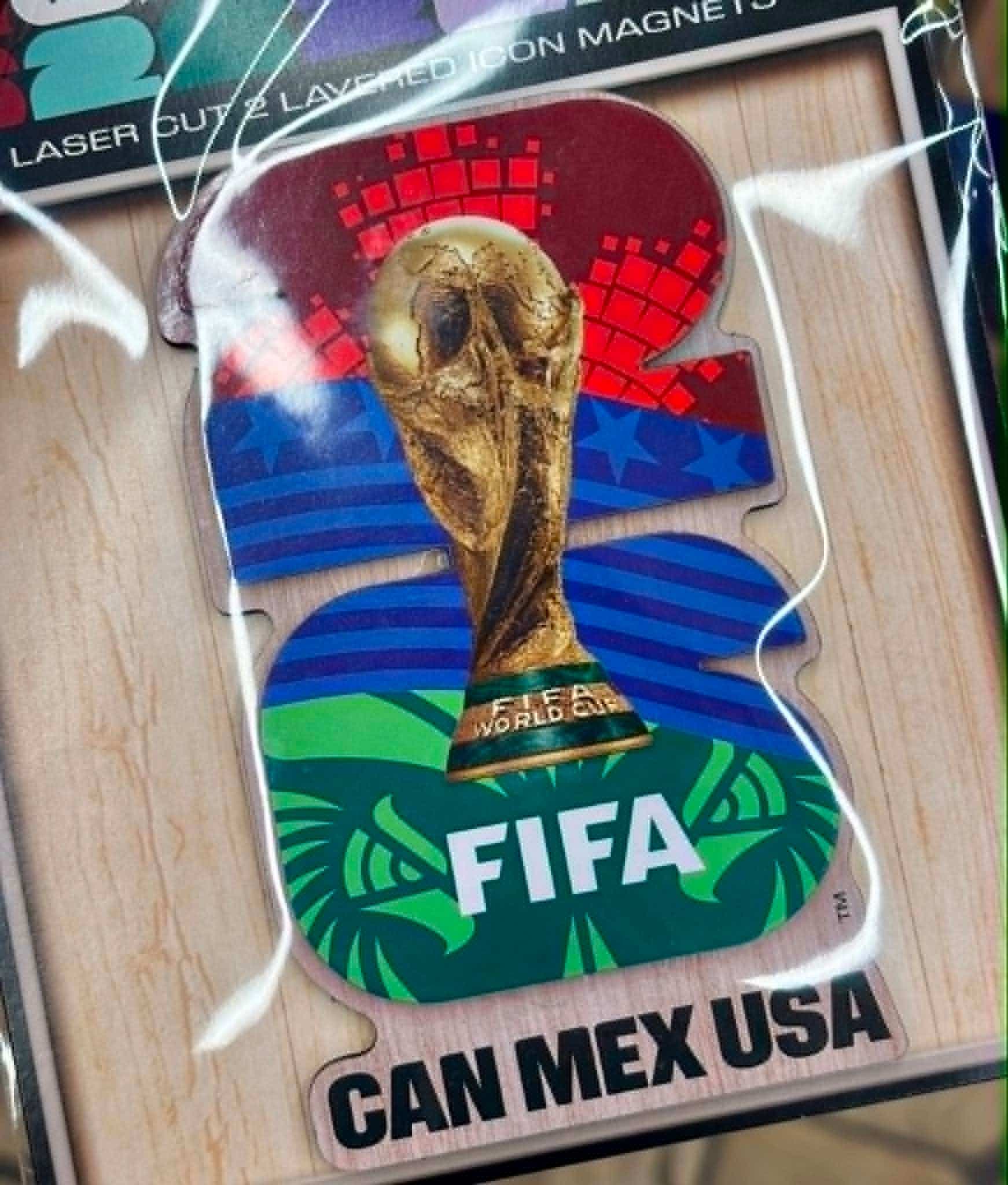 Pour mettre la main sur cet aimant à frigo à la boutique officielle de la FIFA, à Toronto, il vous faudra débourser 25 $, avant taxes.