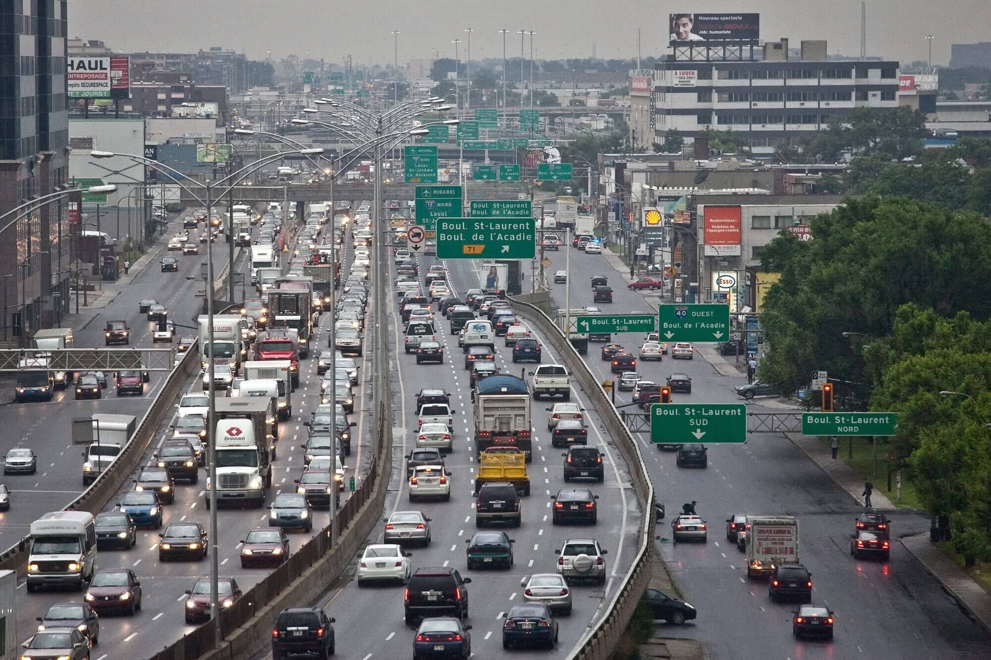 Selon le plus récent inventaire des émissions de gaz à effet de serre, le transport demeure le secteur le plus polluant au Québec.