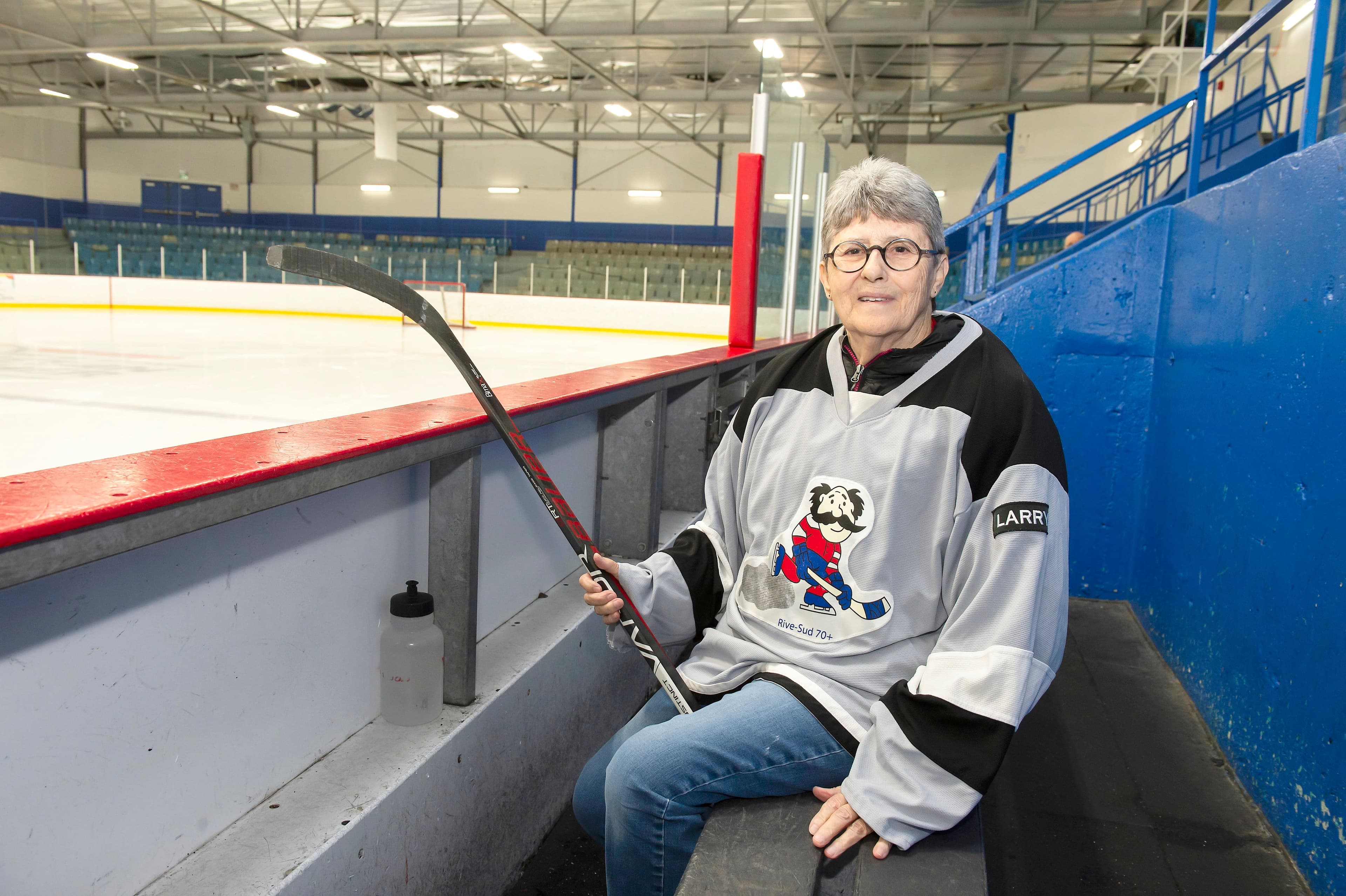 Ginette Hatin est la première joueuse admise au Temple de la renommée du hockey des 80 ans et plus.