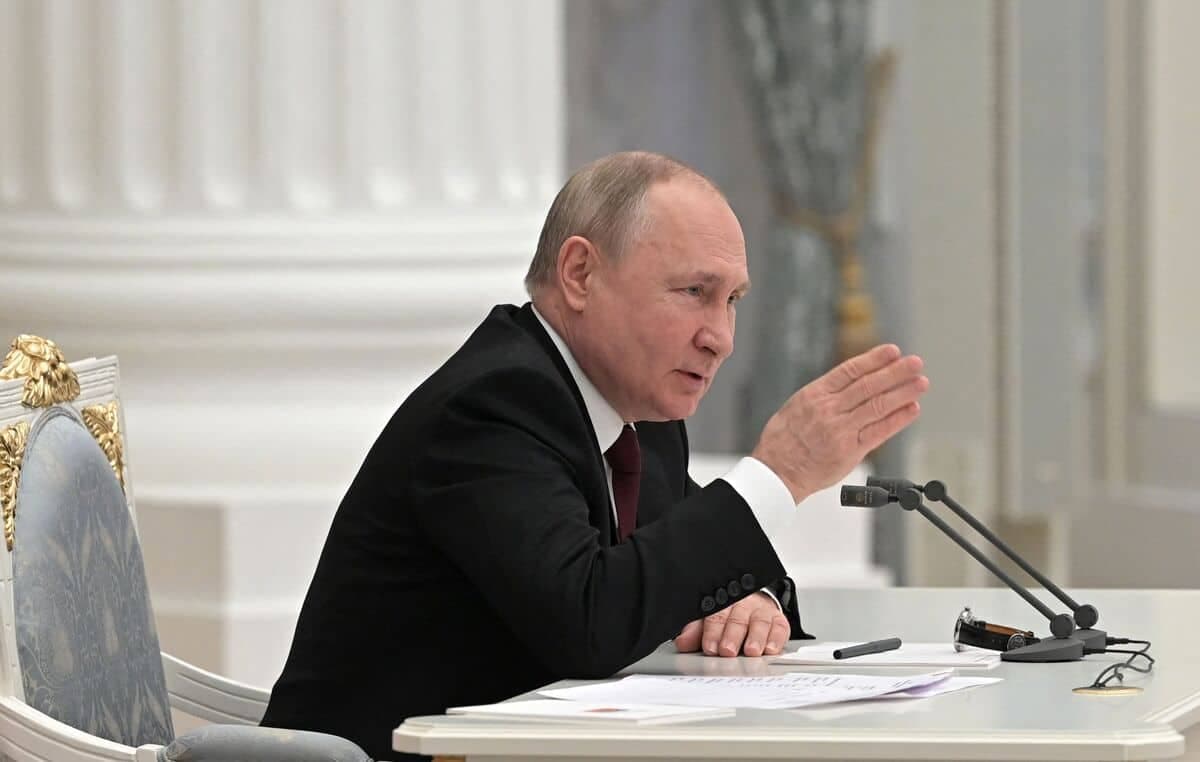Le président russe Vladimir Poutine qui préside une réunion avec les membres du Conseil de sécurité à Moscou le 21 février 2022.