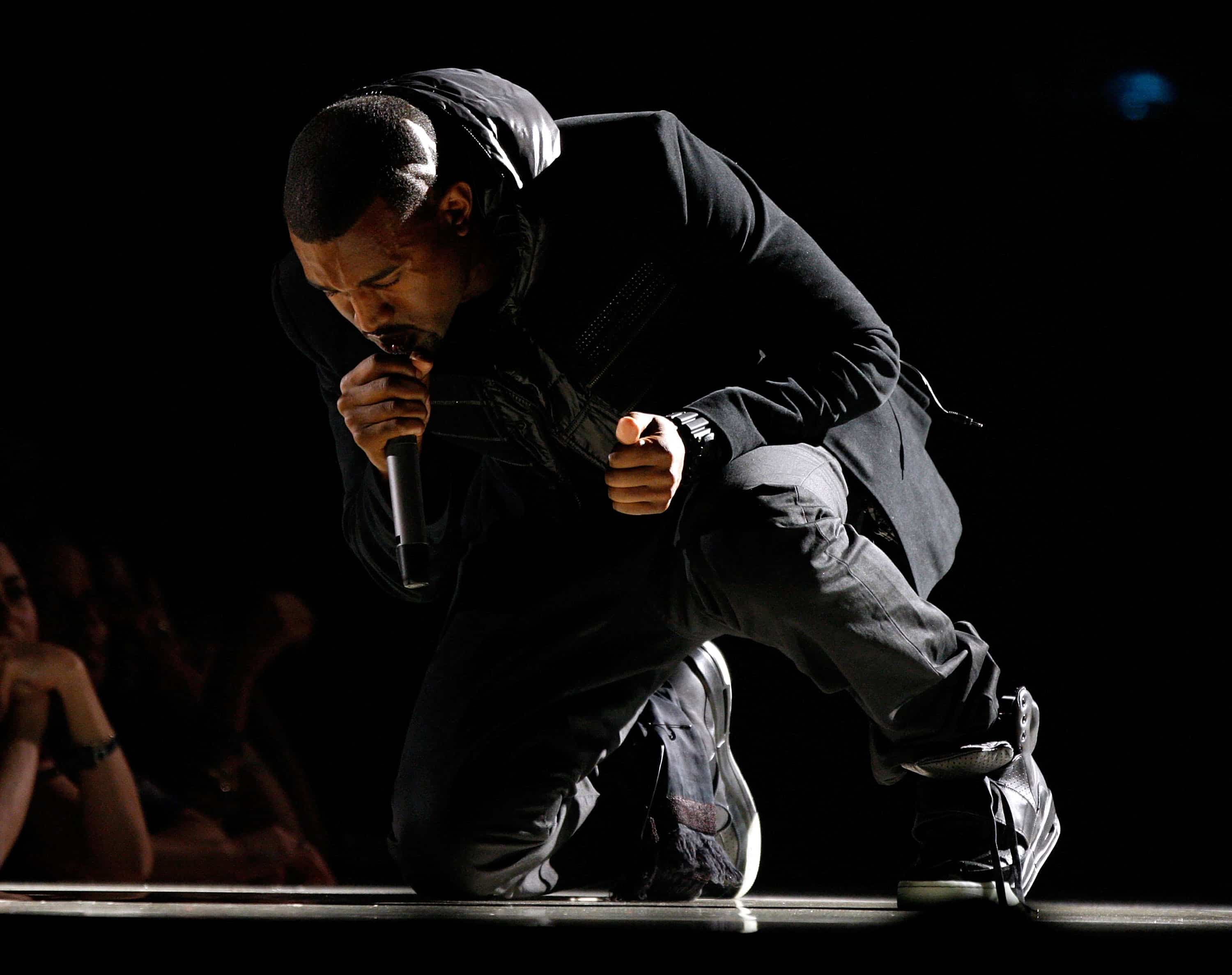 Les chaussures portées par Kanye aux Grammys en 2008 | Getty Images via AFP
