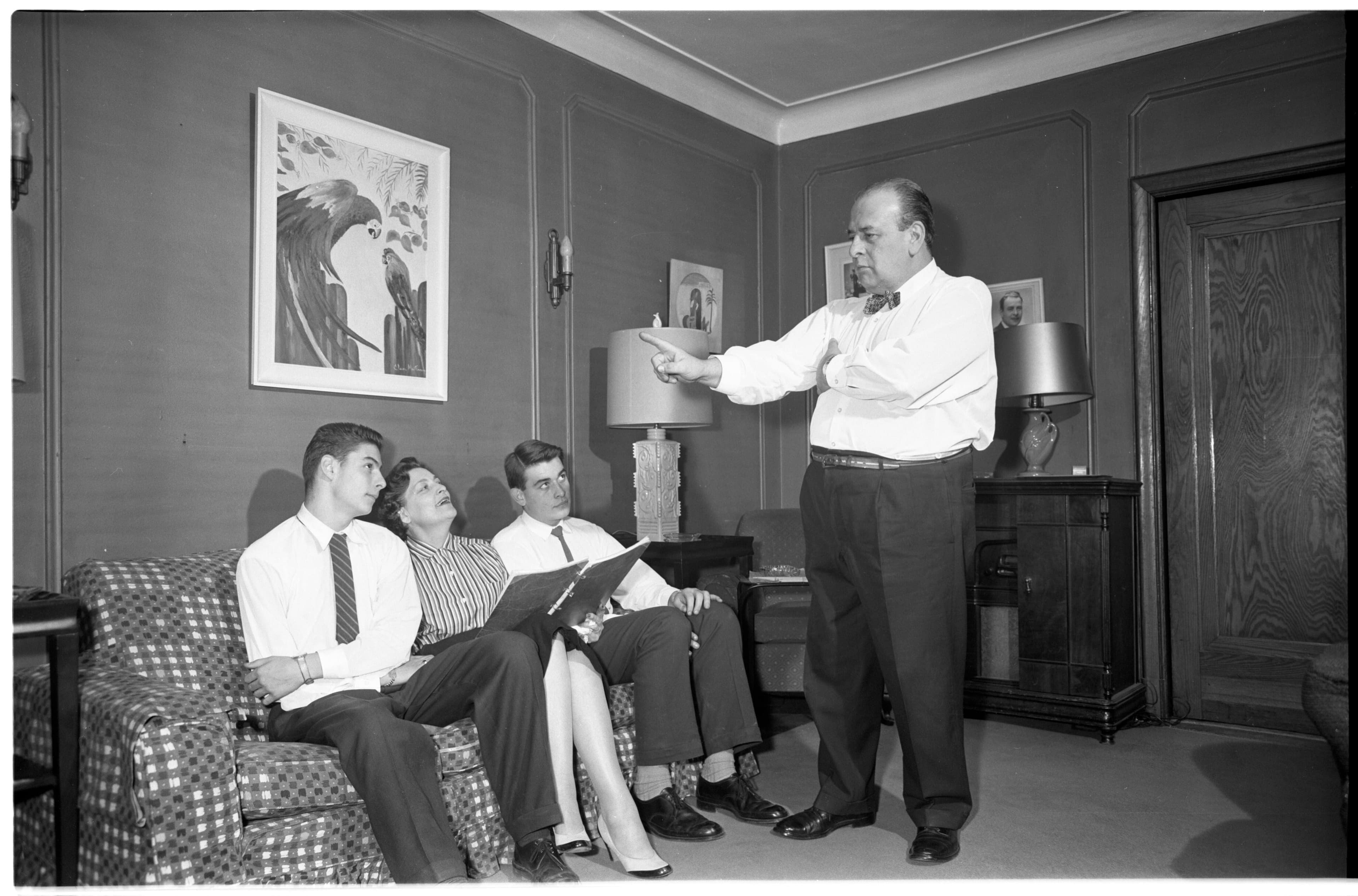 Plateau de tournage de l’émission «La famille Plouffe», 1957.