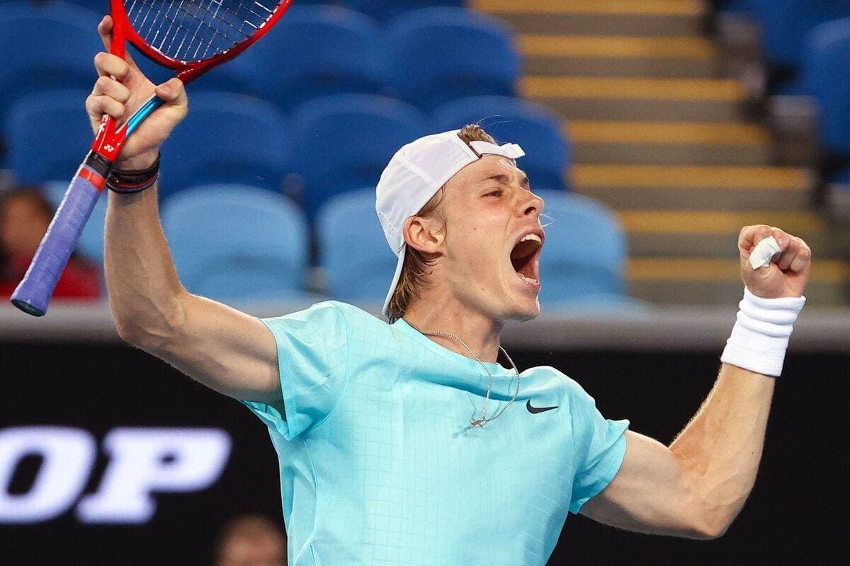 Denis Shapovalov a dû trimer dur pour finalement avoir le dessus sur Jannik Sinner.