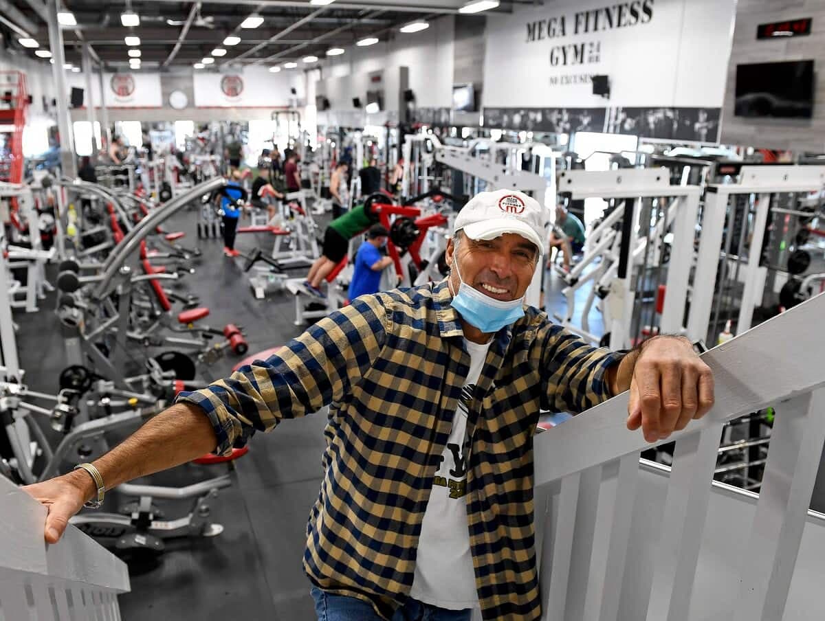 Le propriétaire du Méga Fitness Gym, Daniel Marino, lors de la réouverture des gyms le 8 mars.